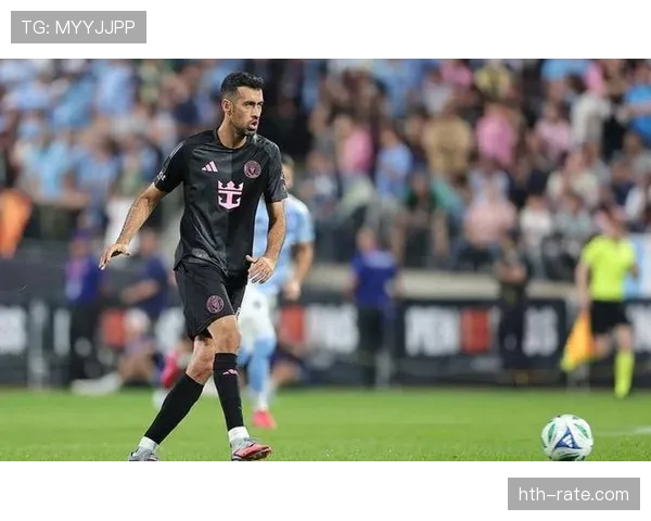 布斯克茨式中场控球艺术重塑现代足球战术格局